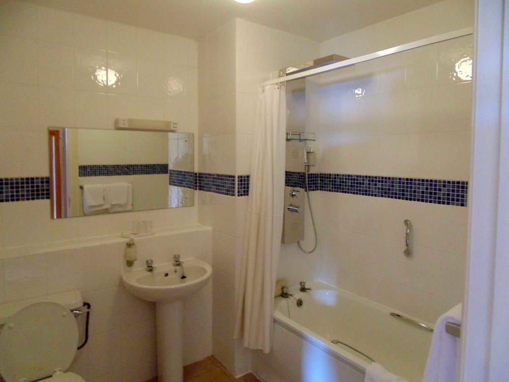 Ostan Oilean Acla Hotel Achill Sound Bagian luar foto