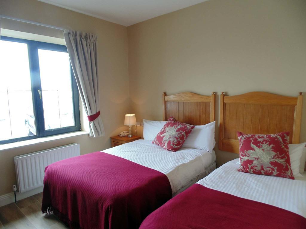Ostan Oilean Acla Hotel Achill Sound Bagian luar foto