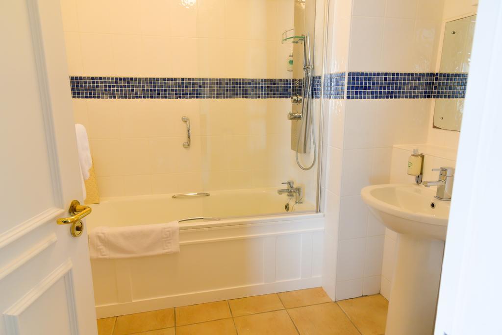 Ostan Oilean Acla Hotel Achill Sound Bagian luar foto